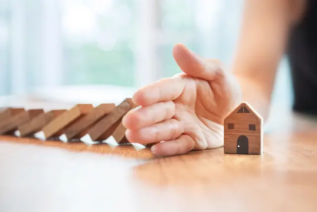 sicherheit-schutz-geborgenheit-familie-haus-geschuetzt-01
