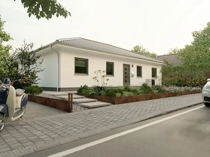 Bungalow 110 mit klarer Fassadengestaltung, Walmdach und attraktivem Vorgarten – Blick von der Straße